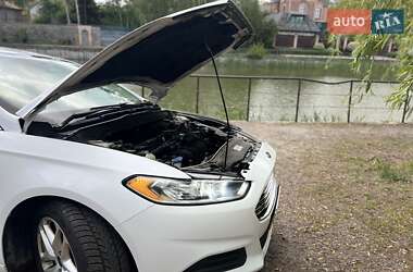 Седан Ford Fusion 2015 в 