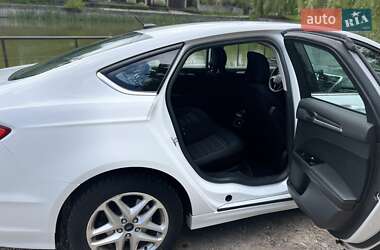 Седан Ford Fusion 2015 в 
