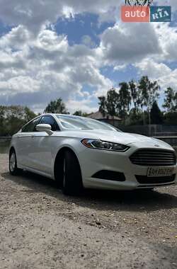 Седан Ford Fusion 2015 в 