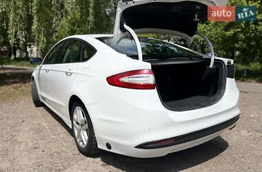 Седан Ford Fusion 2015 в 