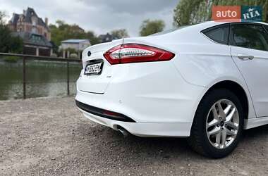 Седан Ford Fusion 2015 в 