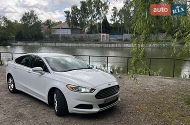 Седан Ford Fusion 2015 в 