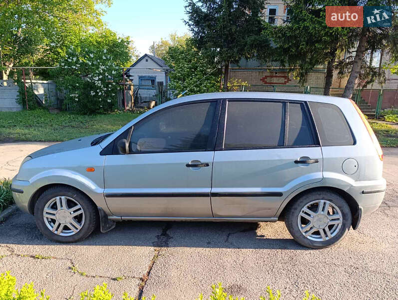 Хэтчбек Ford Fusion 2005 в 