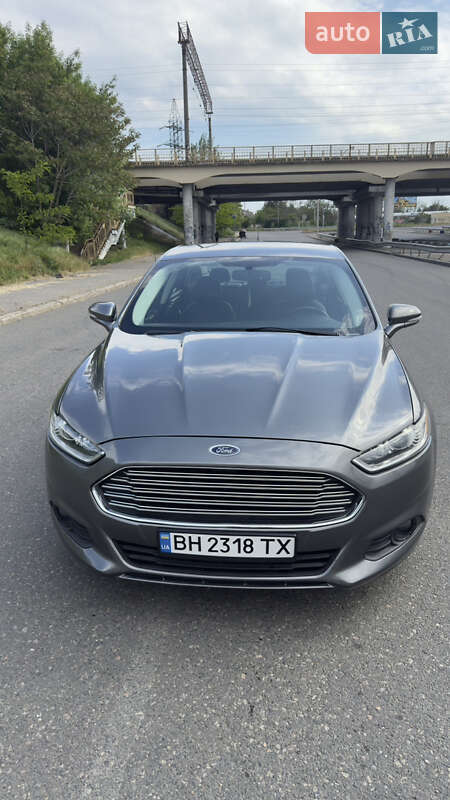 Седан Ford Fusion 2013 в 