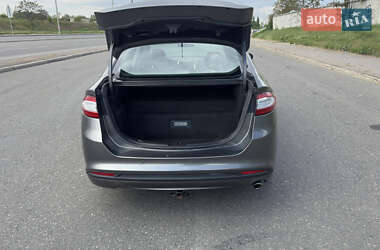 Седан Ford Fusion 2013 в 