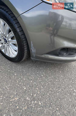 Седан Ford Fusion 2013 в 