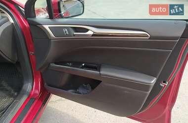 Седан Ford Fusion 2016 в 