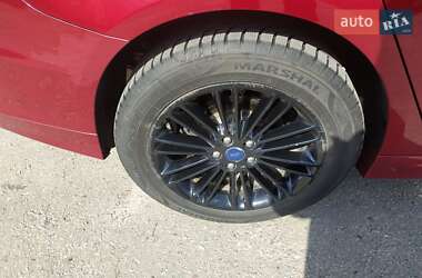 Седан Ford Fusion 2016 в 