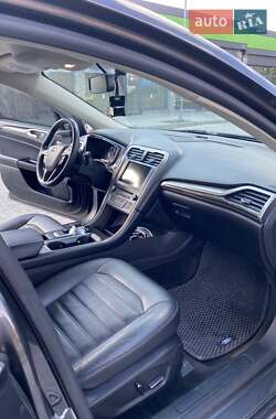 Седан Ford Fusion 2017 в 