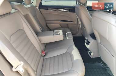 Седан Ford Fusion 2017 в 