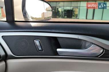Седан Ford Fusion 2017 в 