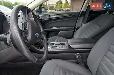 Седан Ford Fusion 2017 в 