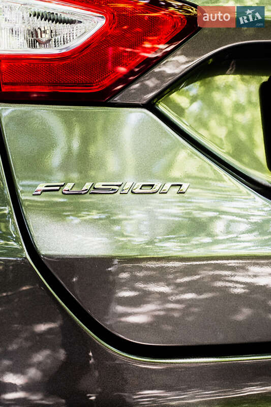 Седан Ford Fusion 2016 в Остроге