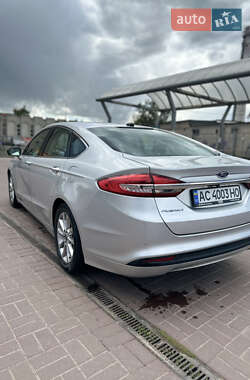 Седан Ford Fusion 2016 в 