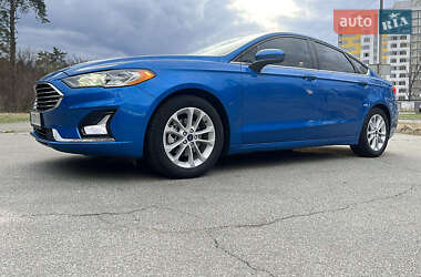 Седан Ford Fusion 2018 в 