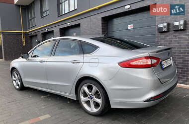 Седан Ford Fusion 2013 в 
