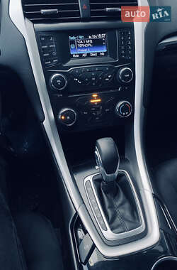 Седан Ford Fusion 2013 в 