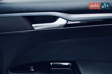 Седан Ford Fusion 2013 в 