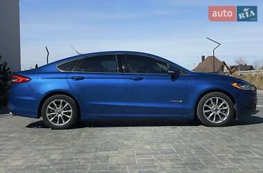 Седан Ford Fusion 2017 в 