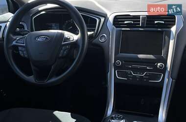 Седан Ford Fusion 2017 в 