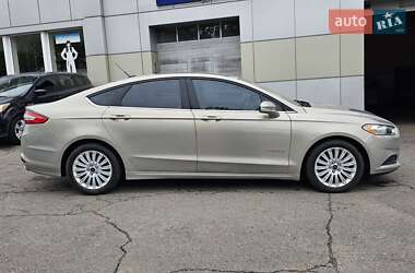 Седан Ford Fusion 2015 в 