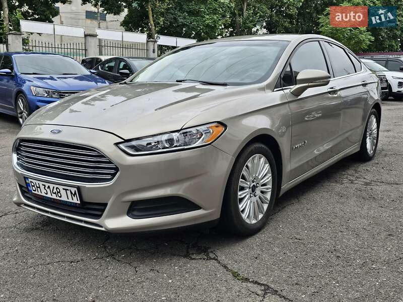 Седан Ford Fusion 2015 в 