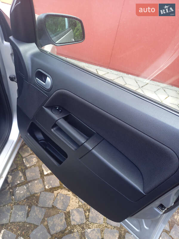 Хетчбек Ford Fusion 2009 в Рівному