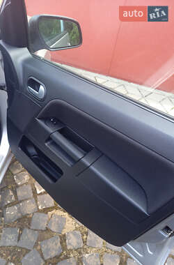 Хэтчбек Ford Fusion 2009 в 