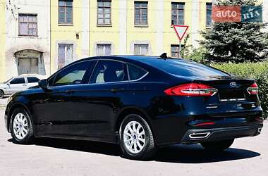 Седан Ford Fusion 2020 в 