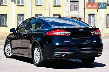 Седан Ford Fusion 2020 в 