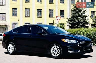 Седан Ford Fusion 2020 в 