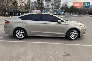 Седан Ford Fusion 2015 в 