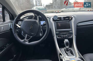 Седан Ford Fusion 2015 в 