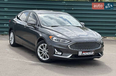 Седан Ford Fusion 2019 в 