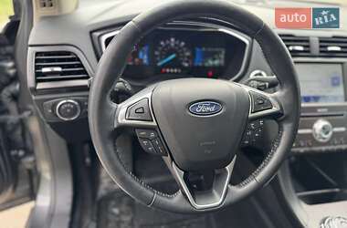 Седан Ford Fusion 2019 в 