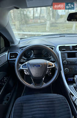 Седан Ford Fusion 2015 в 