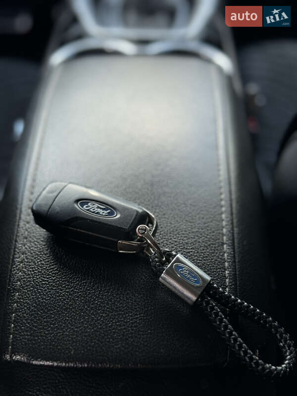 Седан Ford Fusion 2015 в Кицмани