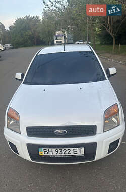 Хэтчбек Ford Fusion 2011 в 