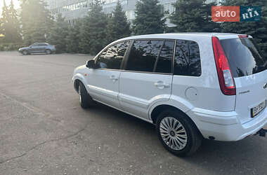 Хэтчбек Ford Fusion 2011 в 