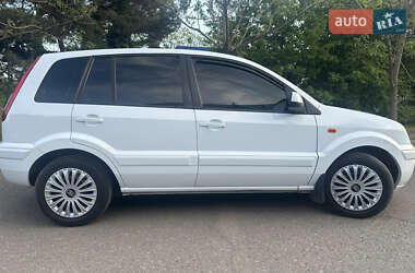 Хэтчбек Ford Fusion 2011 в 