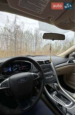 Седан Ford Fusion 2014 в 
