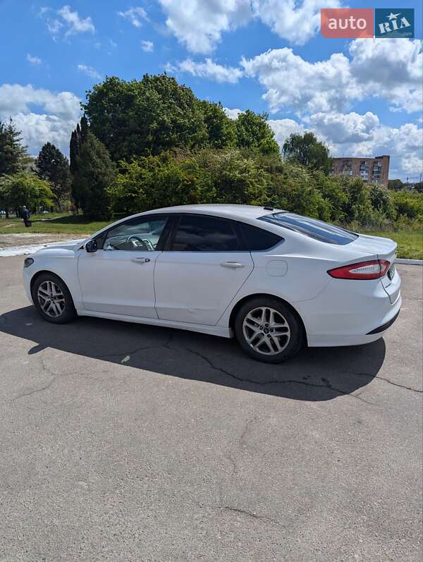Седан Ford Fusion 2016 в Ровно
