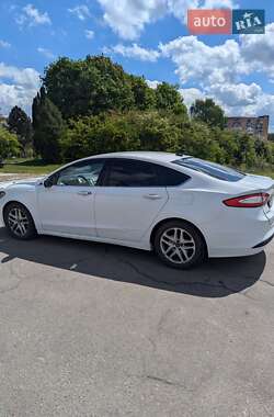 Седан Ford Fusion 2016 в 