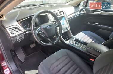 Седан Ford Fusion 2016 в 