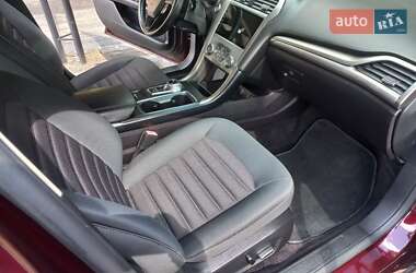 Седан Ford Fusion 2016 в 