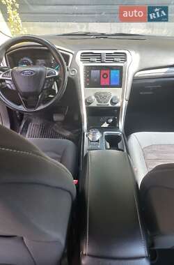 Седан Ford Fusion 2016 в 