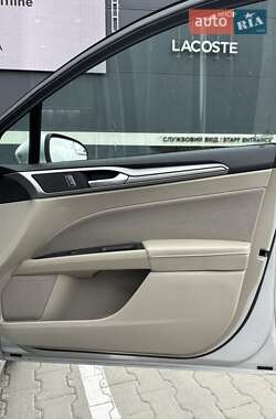 Седан Ford Fusion 2017 в 