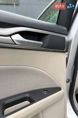 Седан Ford Fusion 2017 в 