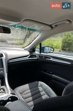 Седан Ford Fusion 2015 в 
