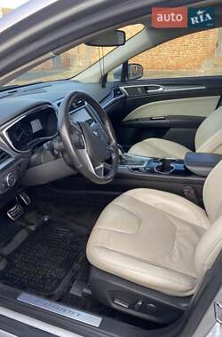 Седан Ford Fusion 2015 в 